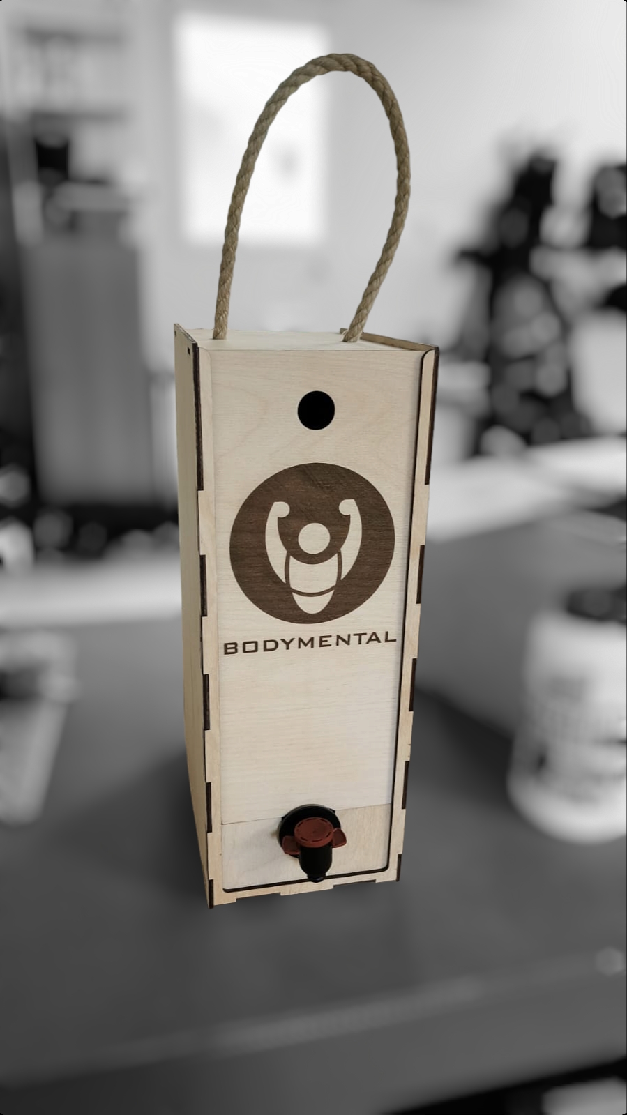 Puinen viinilaatikko