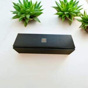 Lahjalaatikko kaiverretulle viinilasille