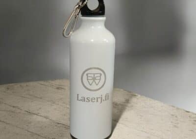 Juomapullo valkoinen 550ml yritys logolla
