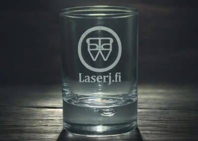 Shottilasi yrityksille logolla